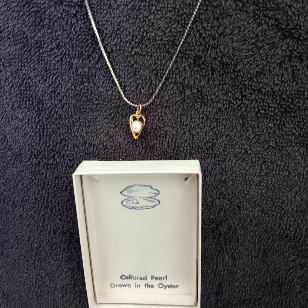 NIB Vintage Cultured Pearl In Gold Tone Necklace